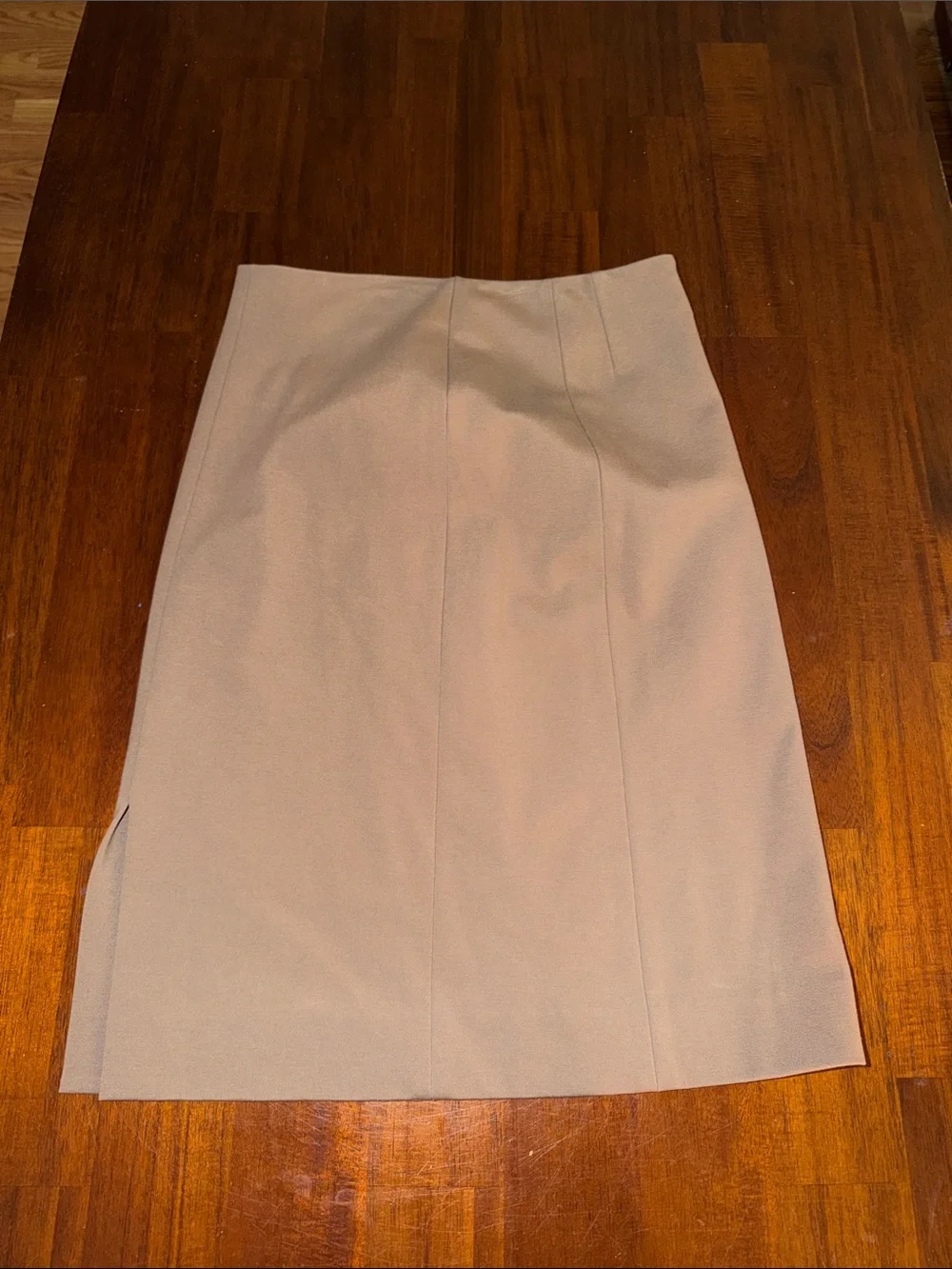 M.M. Lafleur Ladies Taupe Straight Skirt. Size 4 Front Slit. Classic, career